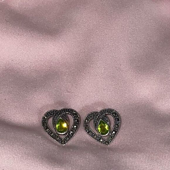Elegant Heart-Shaped Sterling Silver and Peridot Earrings - Picture 4 of 6
